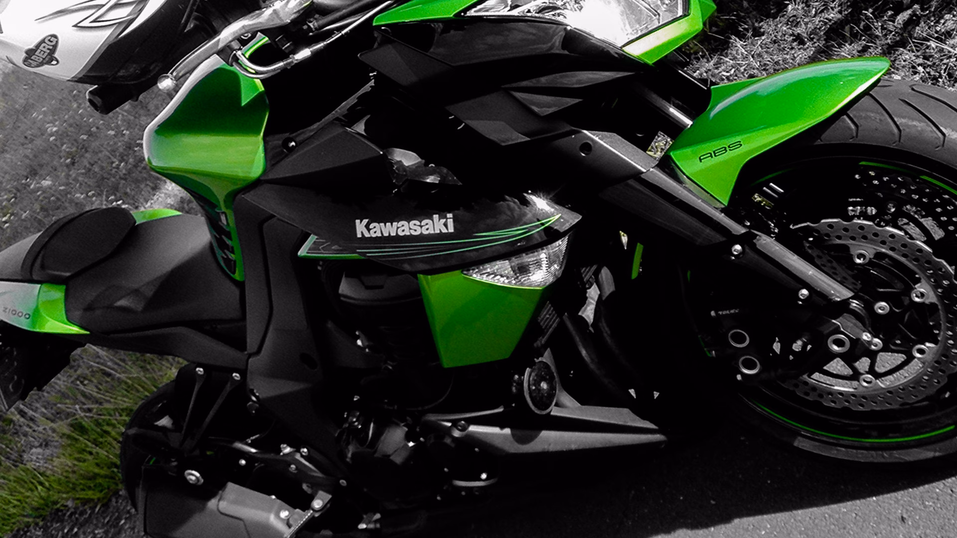 Kawasaki Z1000 Kawasaki Z1000 in Grün und Schwarz, Detail mit Vorderrad und Bremsscheibe