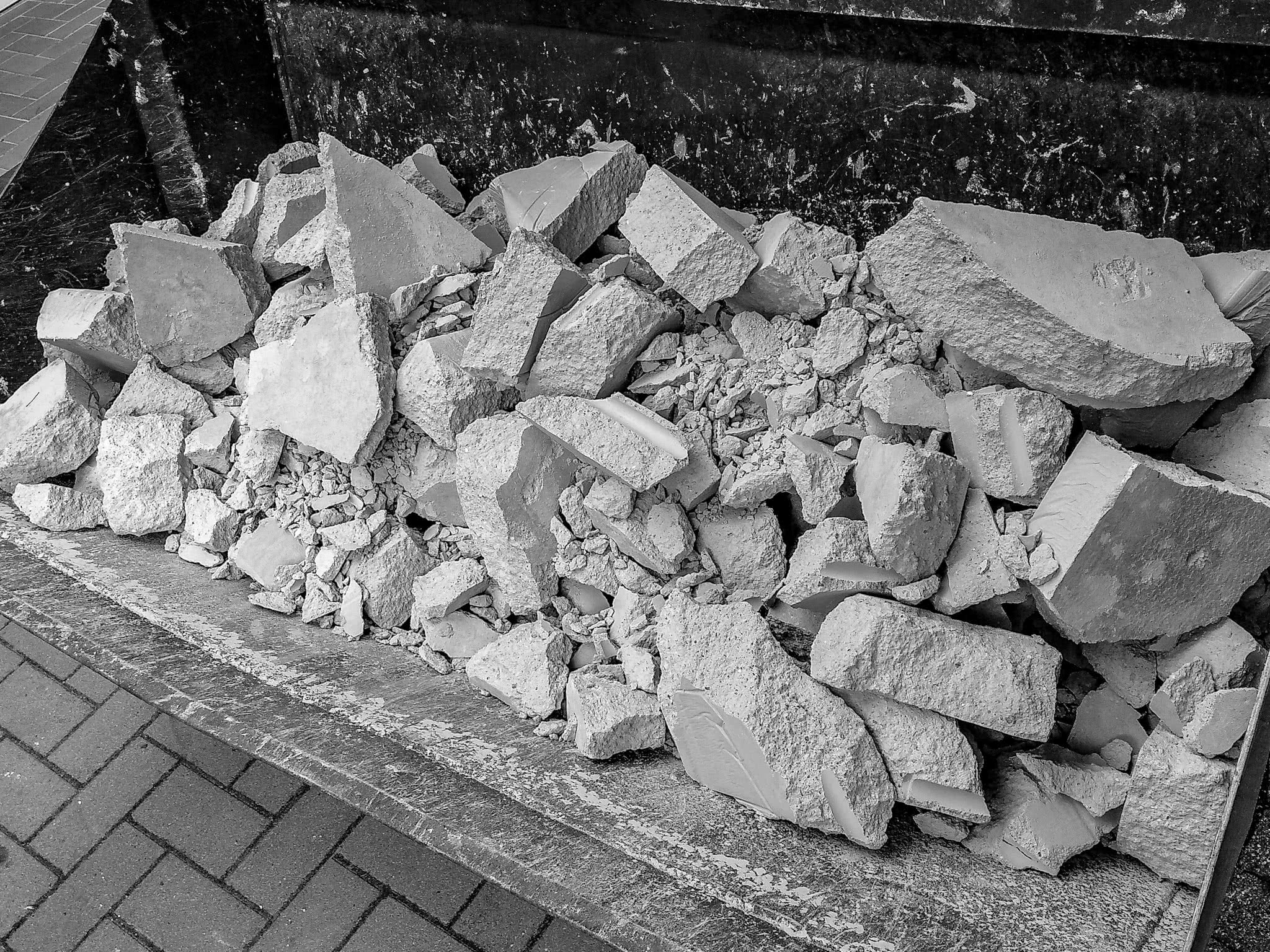 Der alte Estrich muss raus Der alte Estrich muss raus